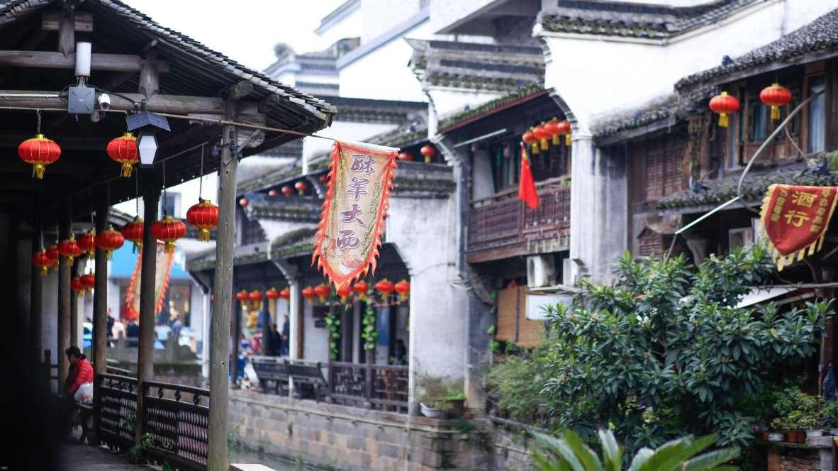 解答您疑问,网上说民法典里有这种情况,有配偶一方和无配偶第三者同居,这同居双方会被拘役,是真的吗?吉鹿力问答社区